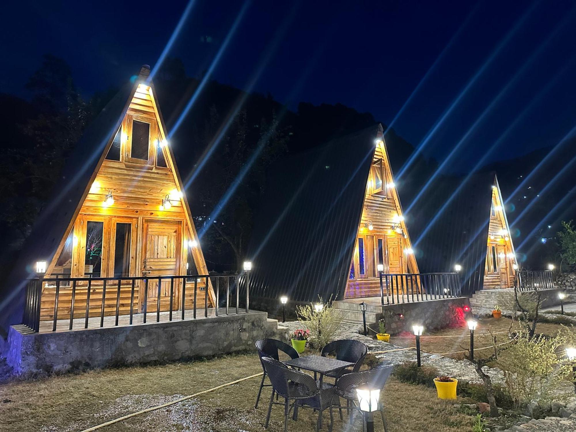 נייניטל Cabana Riverside Resort - Kainchi Dham מראה חיצוני תמונה