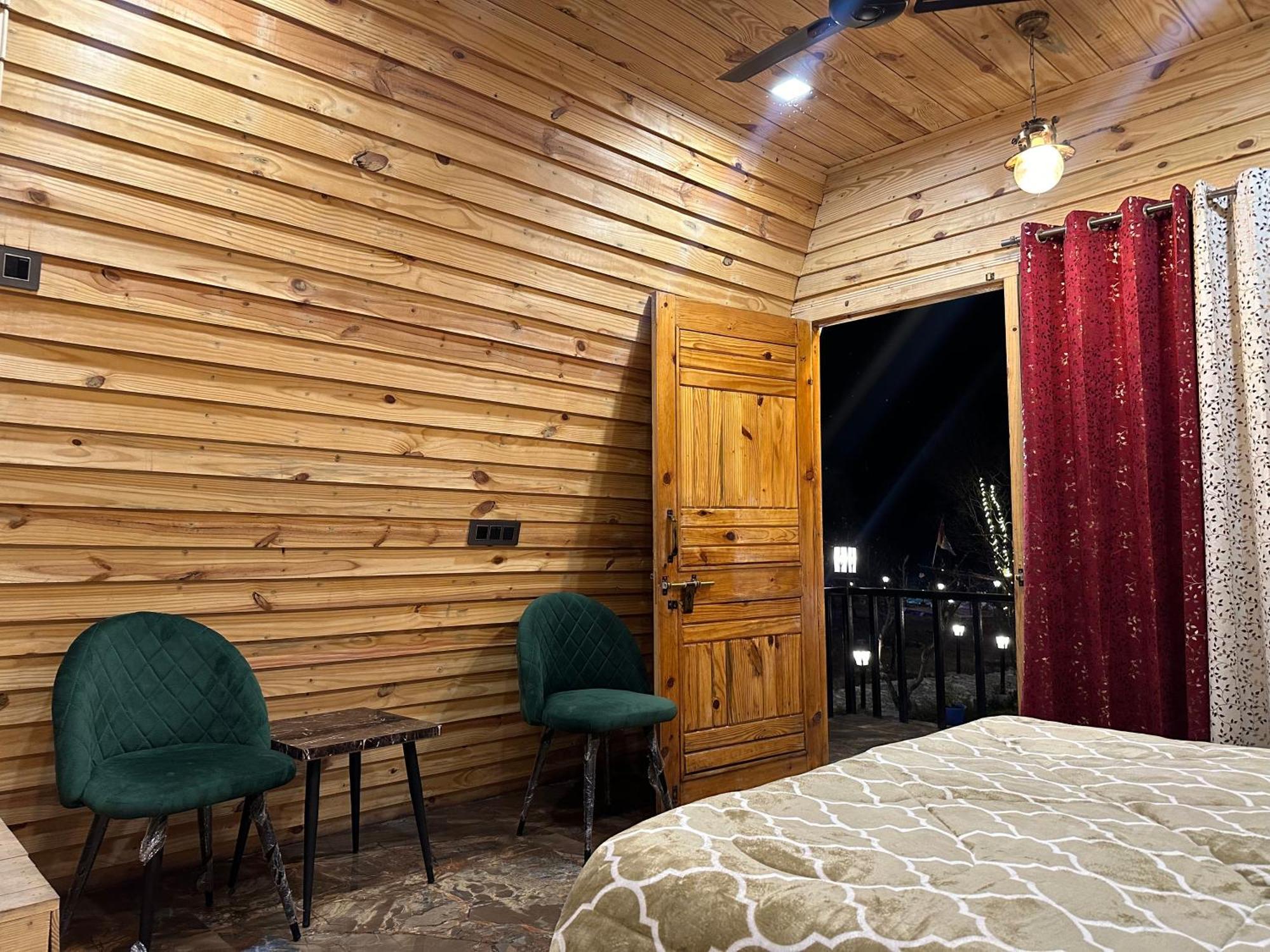 נייניטל Cabana Riverside Resort - Kainchi Dham מראה חיצוני תמונה
