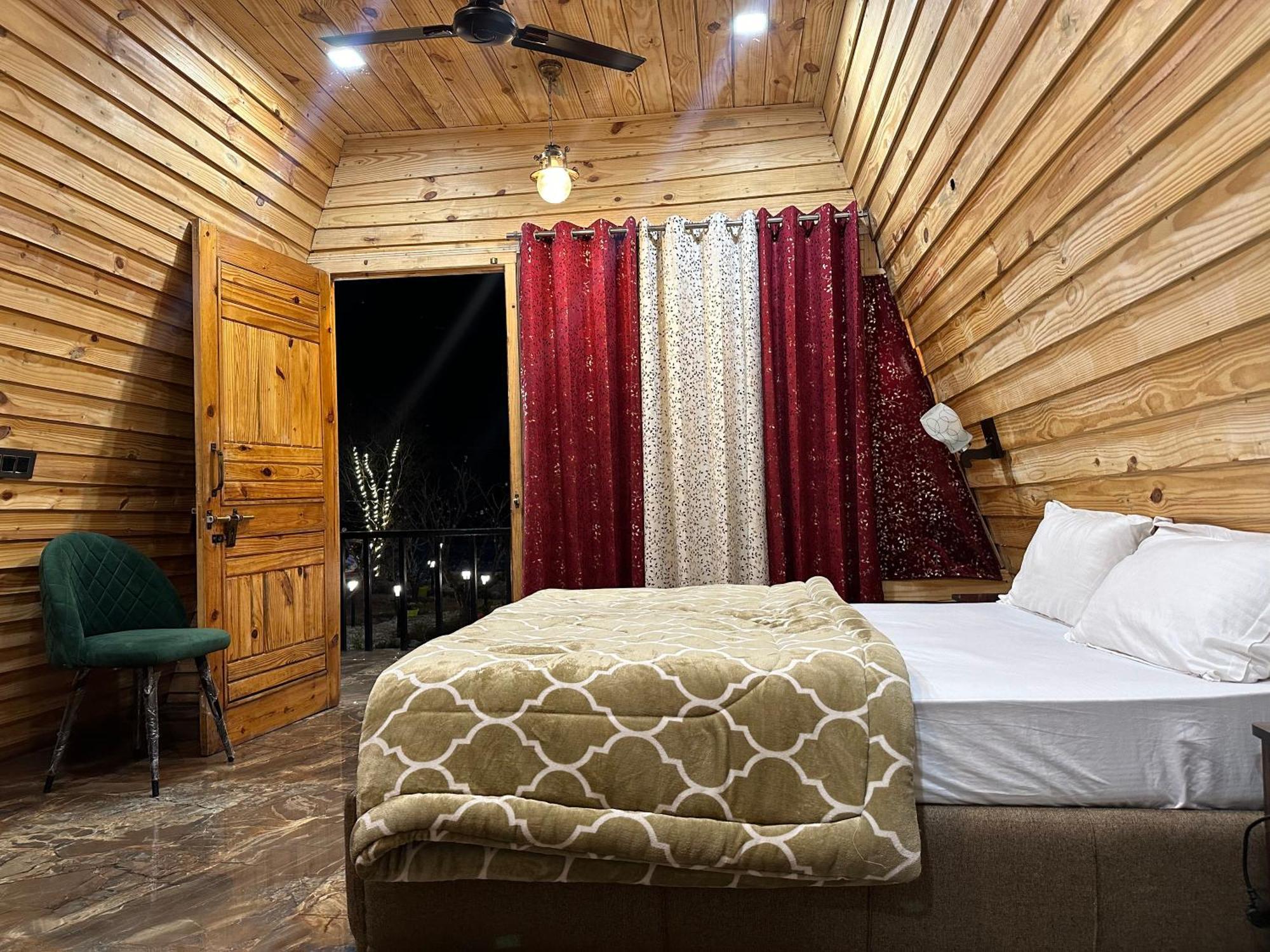 נייניטל Cabana Riverside Resort - Kainchi Dham מראה חיצוני תמונה