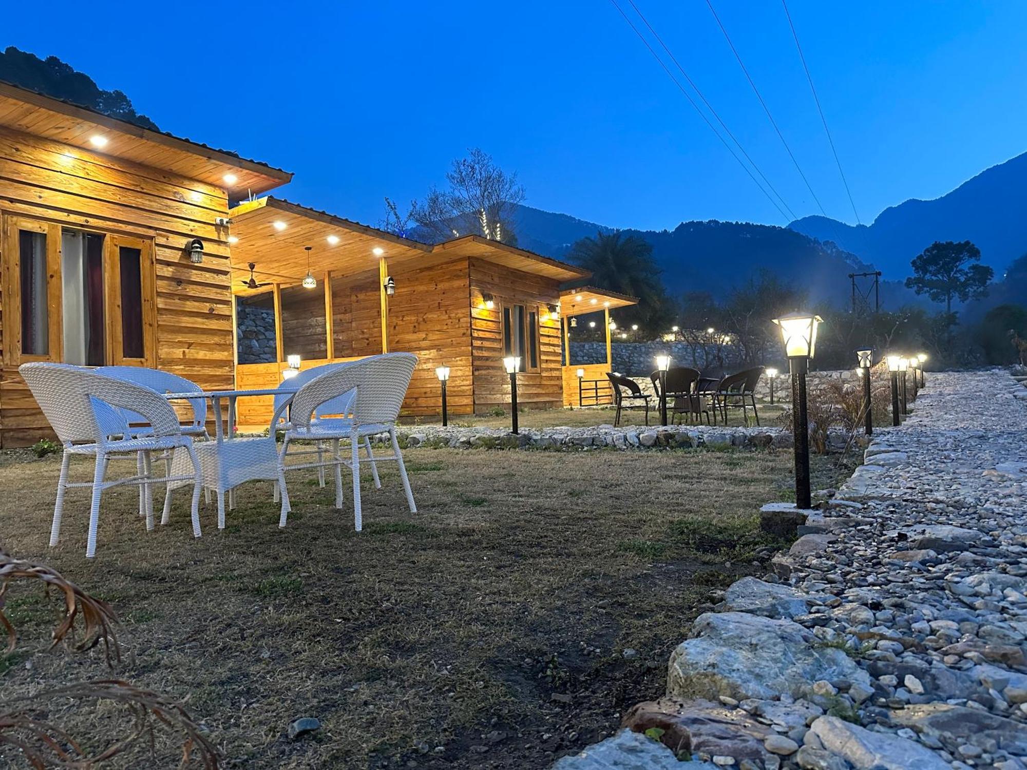 נייניטל Cabana Riverside Resort - Kainchi Dham מראה חיצוני תמונה
