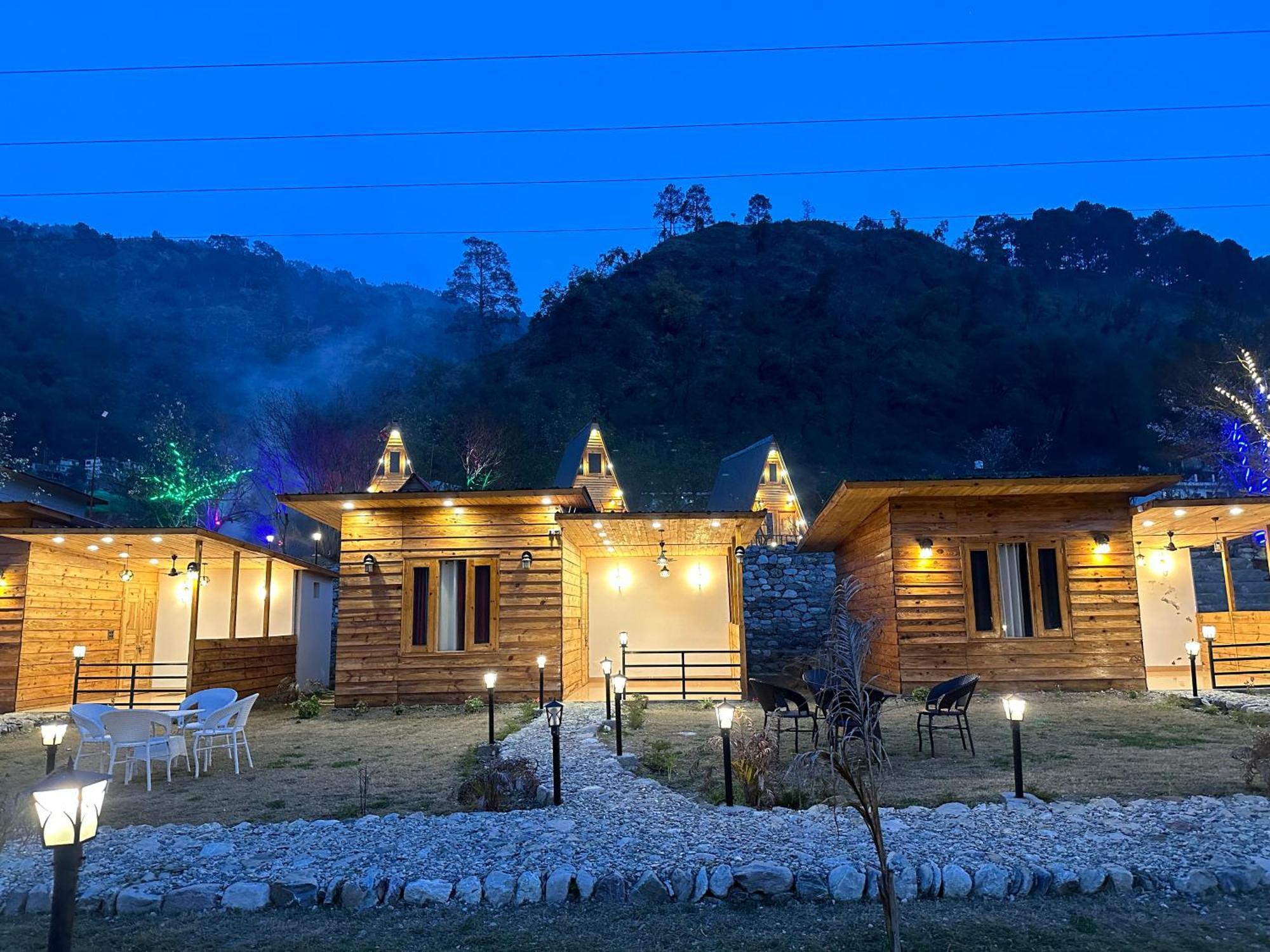 נייניטל Cabana Riverside Resort - Kainchi Dham מראה חיצוני תמונה