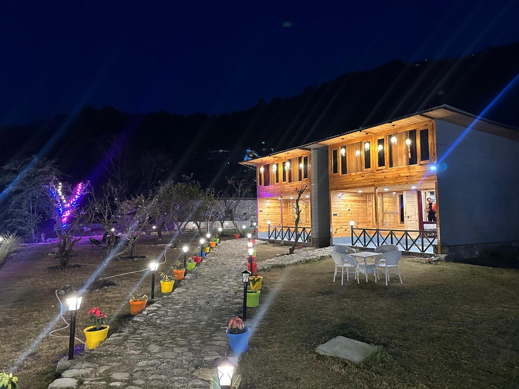 נייניטל Cabana Riverside Resort - Kainchi Dham מראה חיצוני תמונה