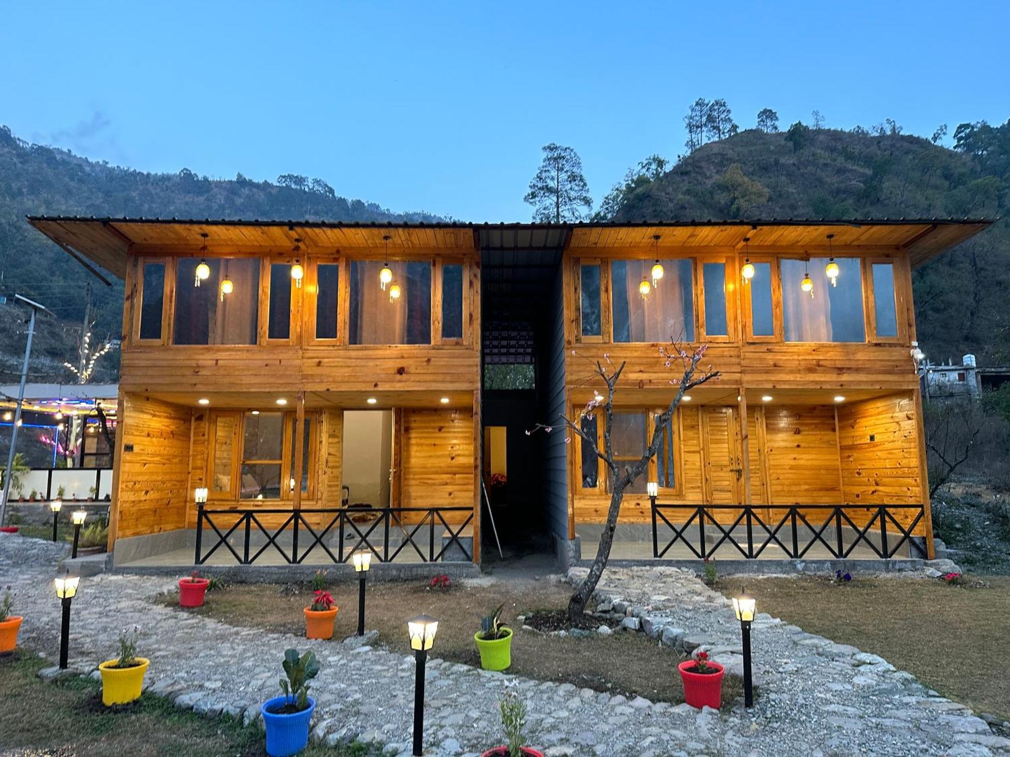 נייניטל Cabana Riverside Resort - Kainchi Dham מראה חיצוני תמונה
