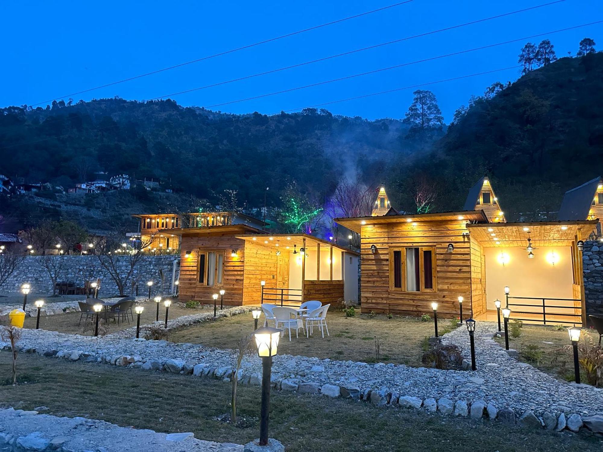 נייניטל Cabana Riverside Resort - Kainchi Dham מראה חיצוני תמונה